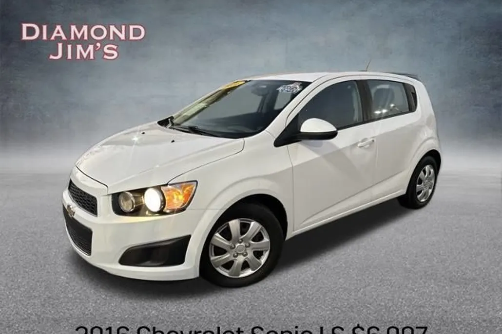 2016 Chevrolet Sonic LS photo 1