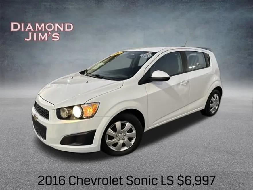 2016 Chevrolet Sonic LS photo 1