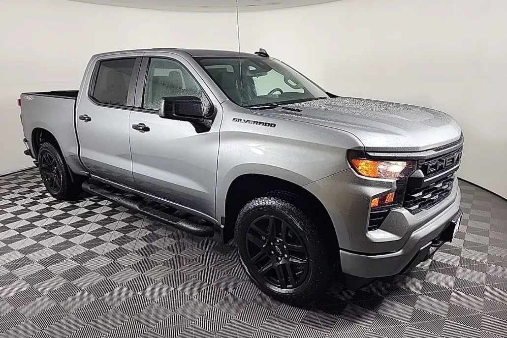 2025 Chevrolet Silverado 1500 Custom photo 1