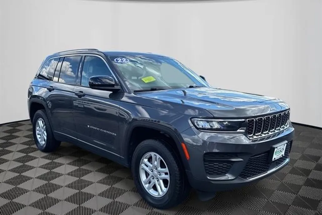 2022 Jeep Grand Cherokee Laredo photo 1