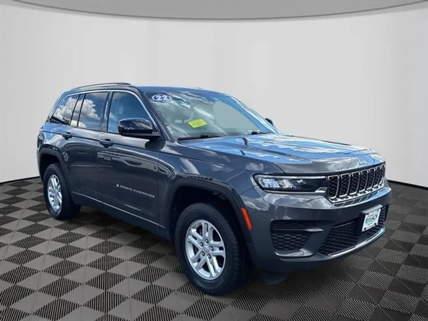 2022 Jeep Grand Cherokee Laredo photo 1