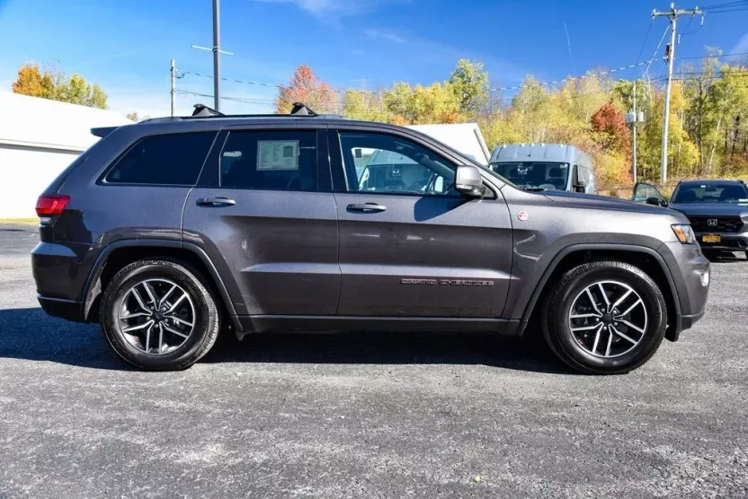 2021 Jeep Grand Cherokee Trailhawk photo 1