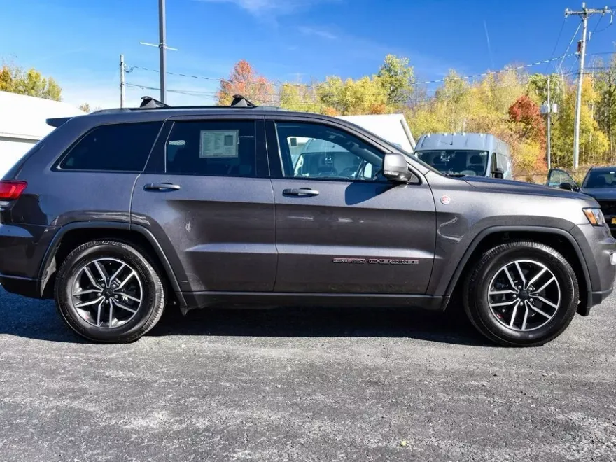 2021 Jeep Grand Cherokee Trailhawk photo 1