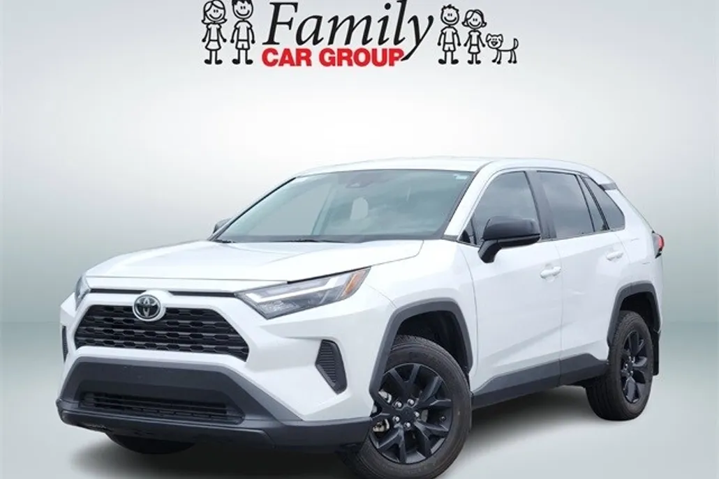 2024 Toyota RAV4 LE photo 1