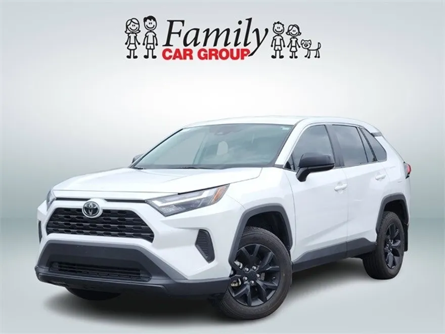 2024 Toyota RAV4 LE photo 1