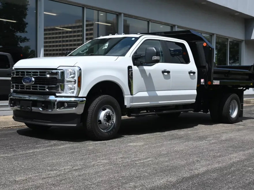 2025 Ford F-350 XL photo 1
