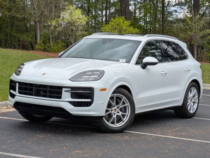 2025 Porsche Cayenne photo 1