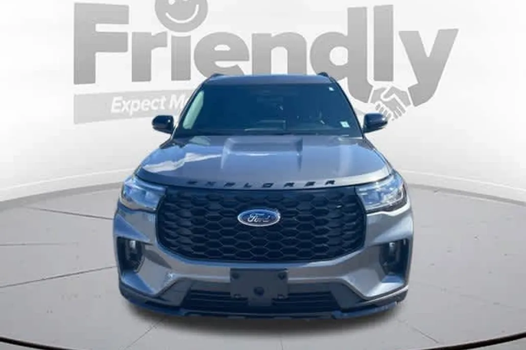 2025 Ford Explorer ST-Line photo 1