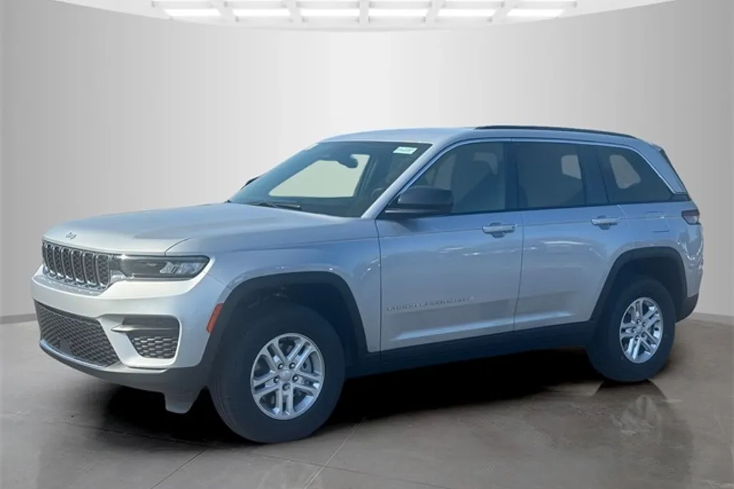 2025 Jeep Grand Cherokee Laredo photo 1