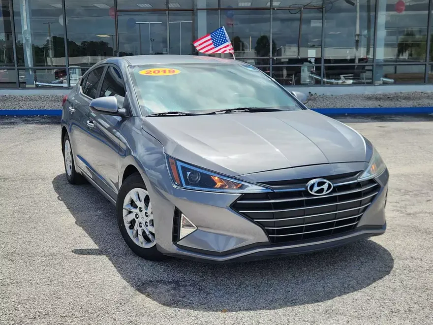 2019 Hyundai Elantra SE photo 1