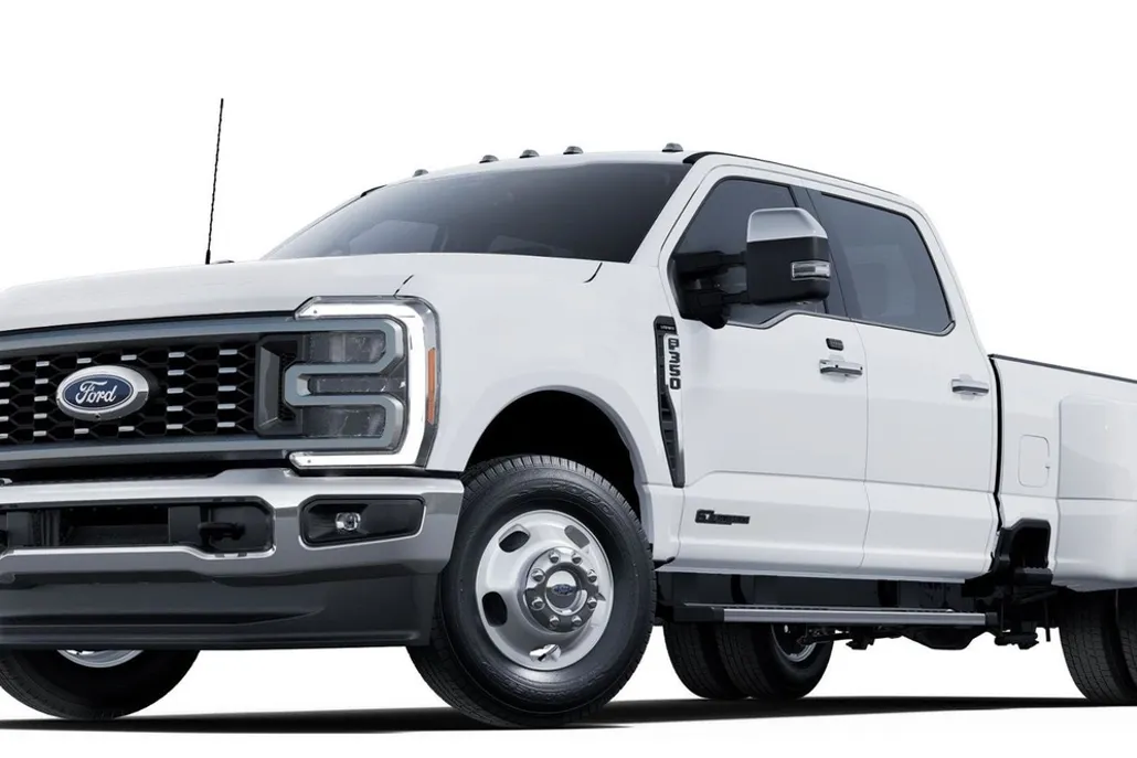 2025 Ford F-350 Lariat photo 1
