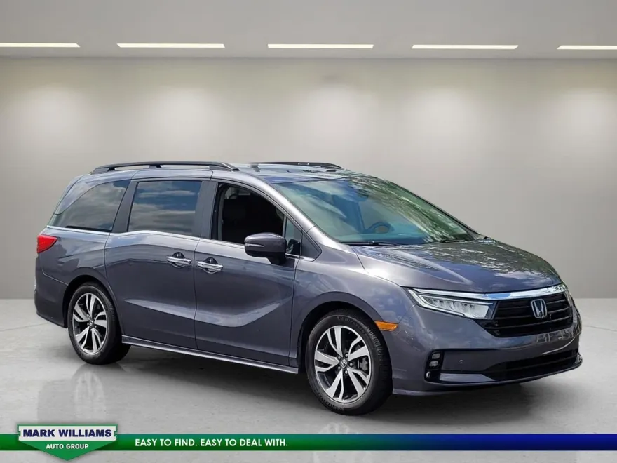2021 Honda Odyssey Touring photo 1
