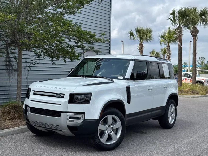 2025 Land Rover Defender 110 S photo 1