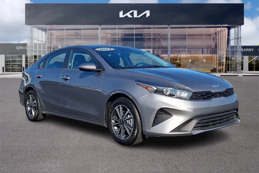 2024 Kia Forte LXS photo 1