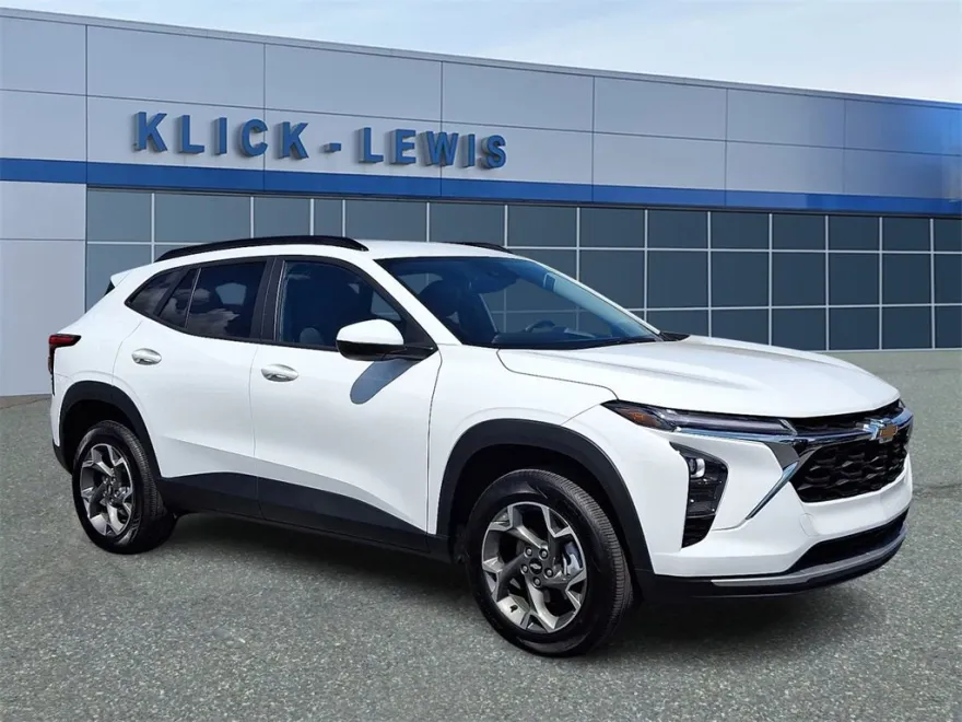 2025 Chevrolet Trax LT photo 1