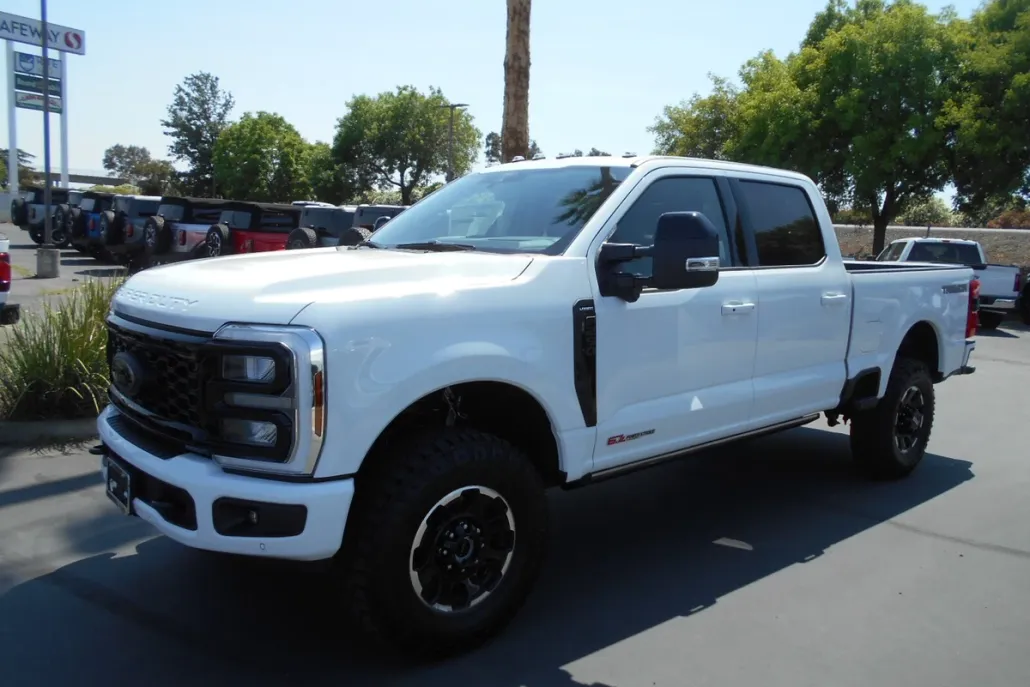 2025 Ford F-250 Lariat photo 1
