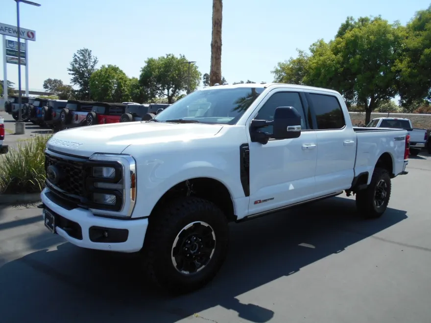 2025 Ford F-250 Lariat photo 1