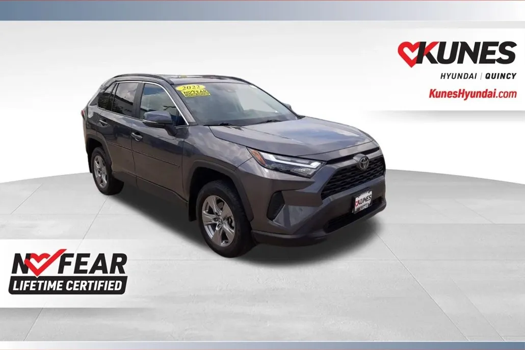 2022 Toyota RAV4 XLE photo 1