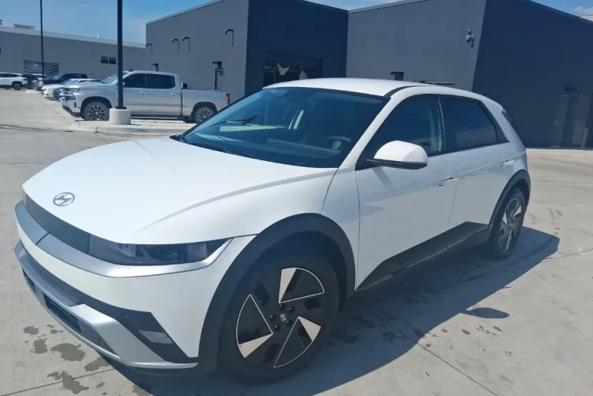 2025 Hyundai Ioniq 5 SE photo 1