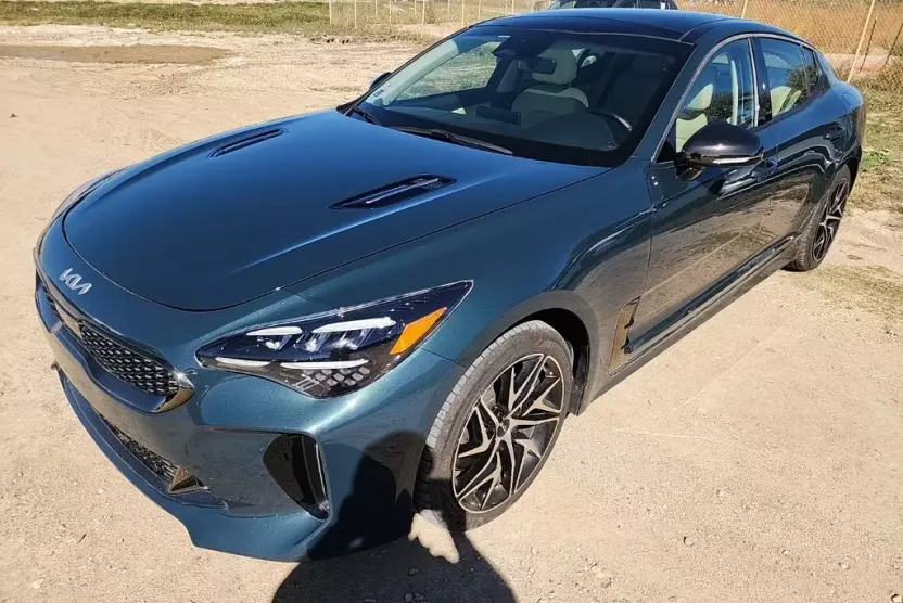 2023 Kia Stinger GT-Line photo 1