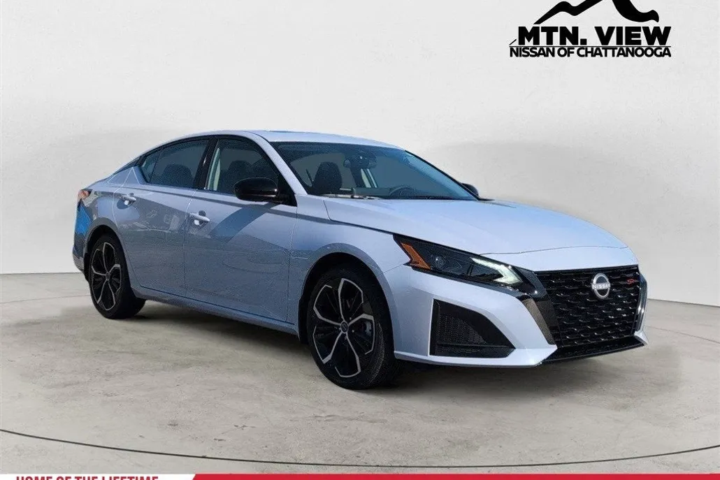 2025 Nissan Altima SR photo 1