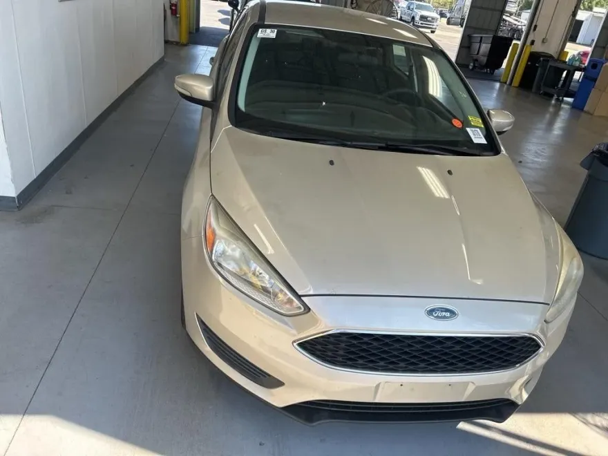 2017 Ford Focus SE photo 1