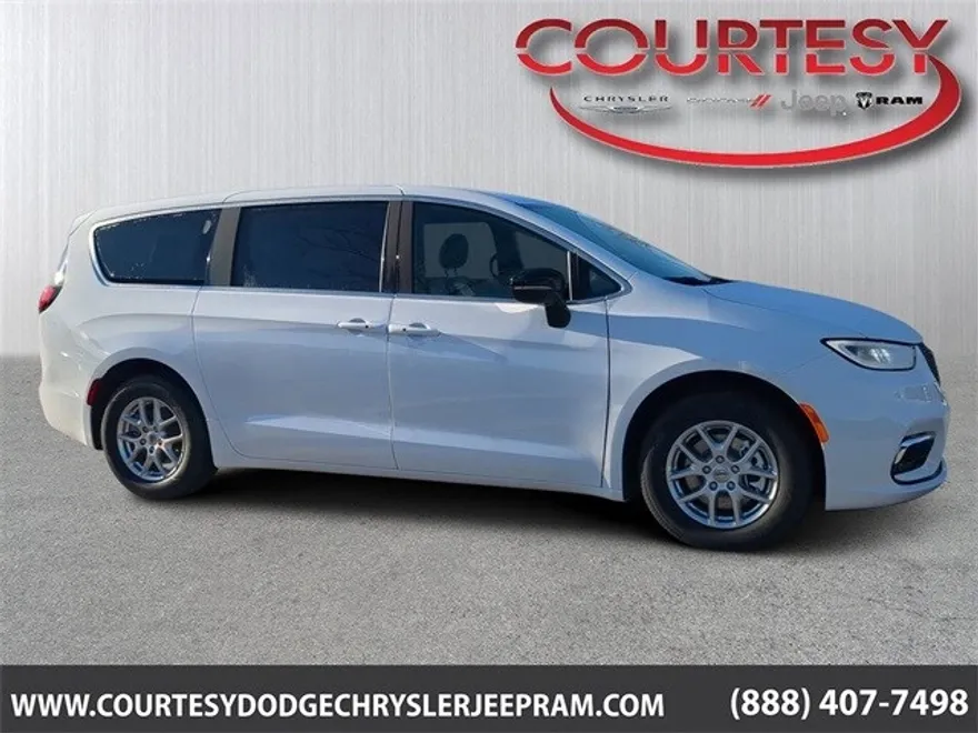 2025 Chrysler Pacifica photo 1