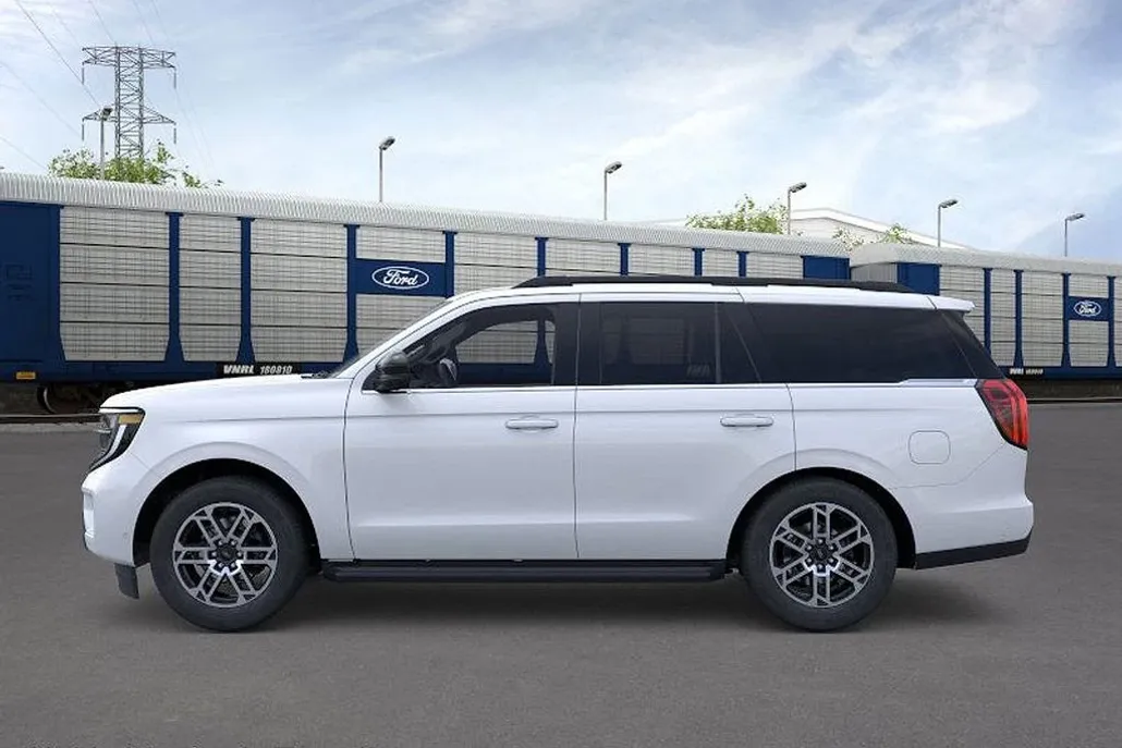 2025 Ford Expedition photo 1