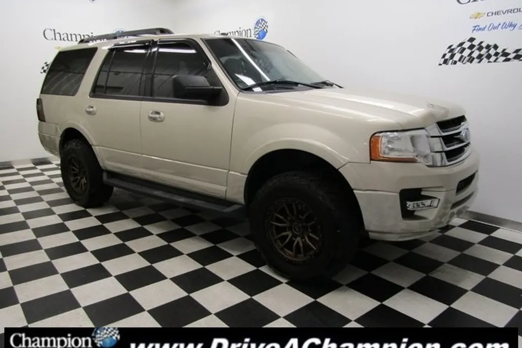 2017 Ford Expedition XLT photo 1