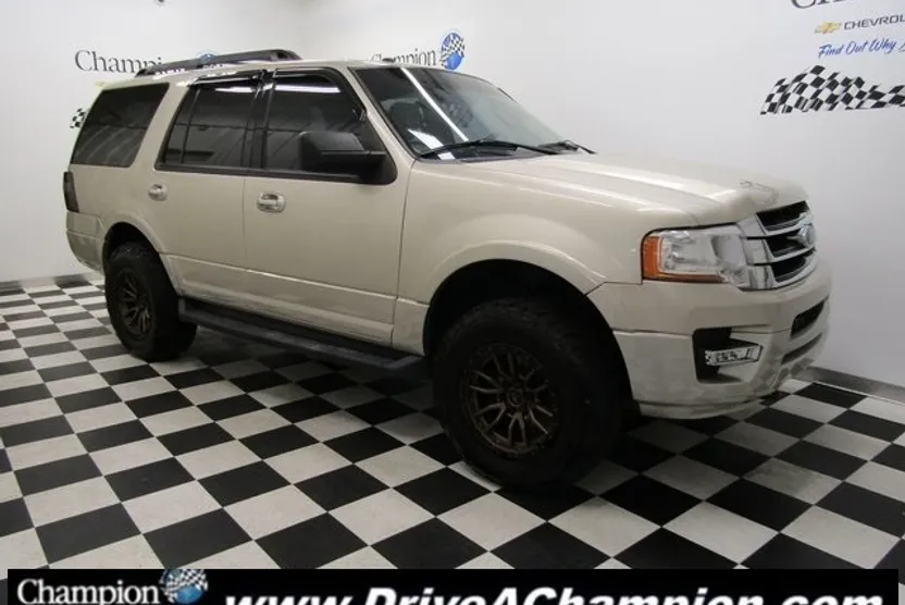 2017 Ford Expedition XLT photo 1