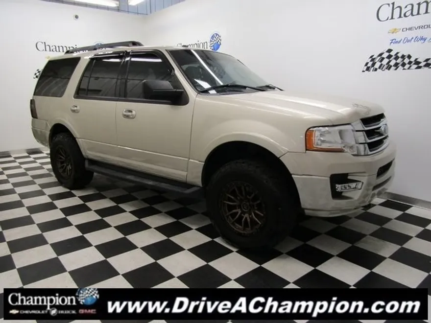2017 Ford Expedition XLT photo 1