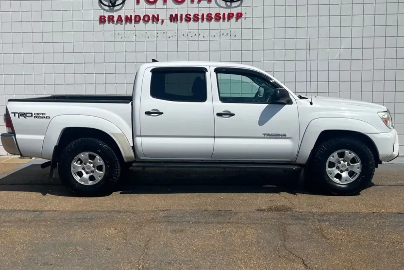 2015 Toyota Tacoma Base V6 photo 1