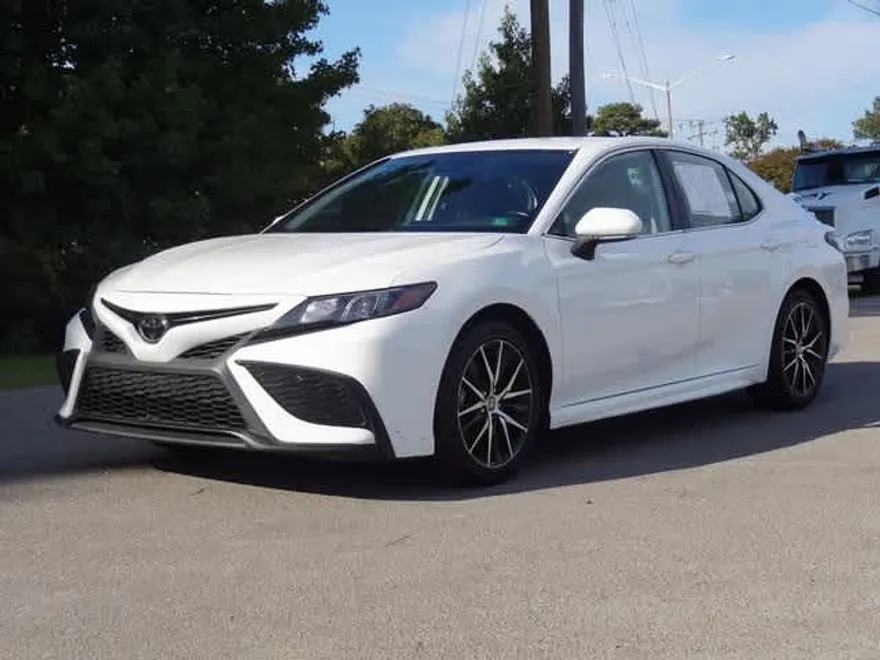 2022 Toyota Camry SE photo 1
