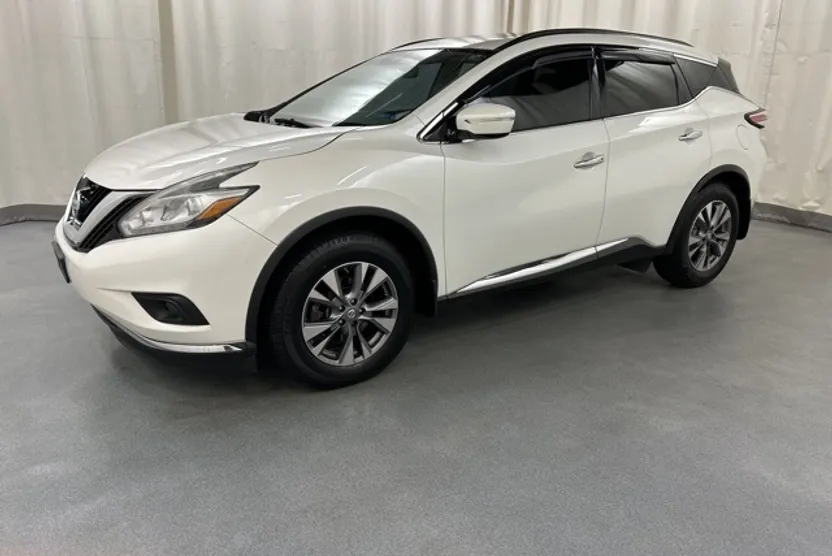 2015 Nissan Murano SV photo 1