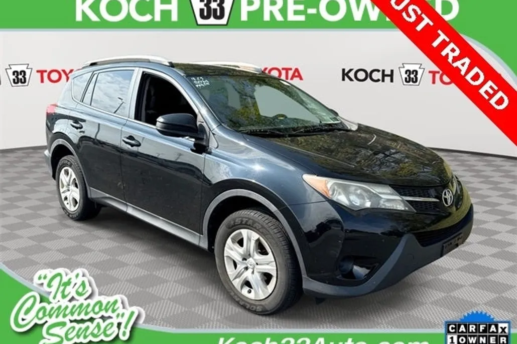 2015 Toyota RAV4 LE photo 1