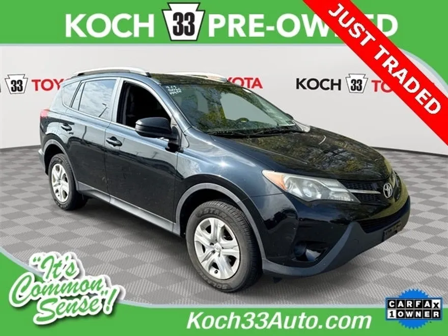 2015 Toyota RAV4 LE photo 1