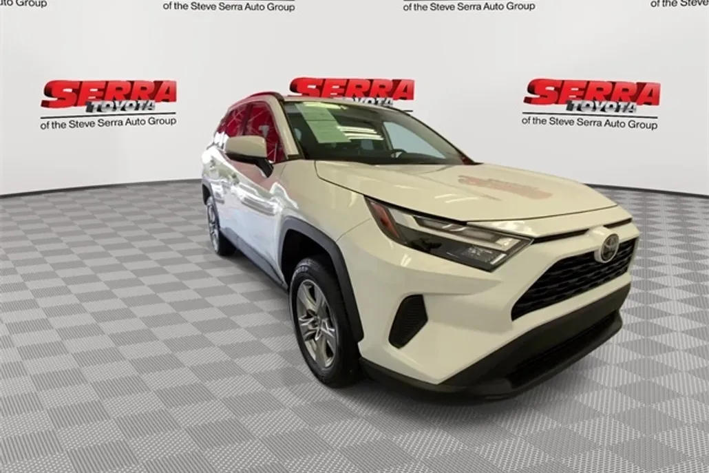 2024 Toyota RAV4 XLE photo 1