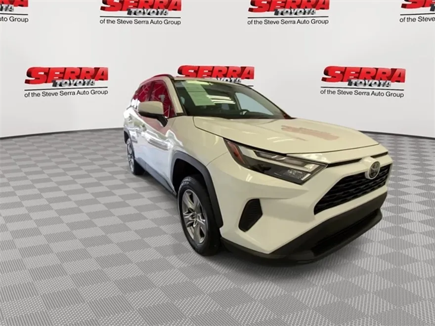 2024 Toyota RAV4 XLE photo 1