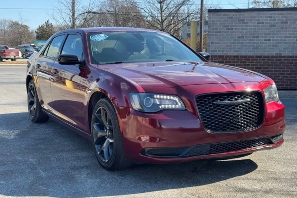 2022 Chrysler 300 Touring photo 1