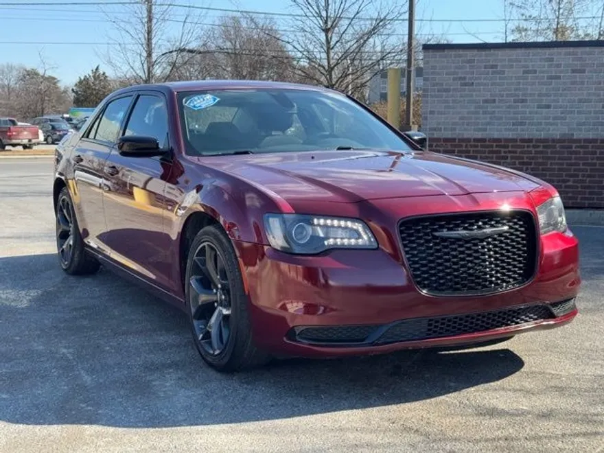 2022 Chrysler 300 Touring photo 1