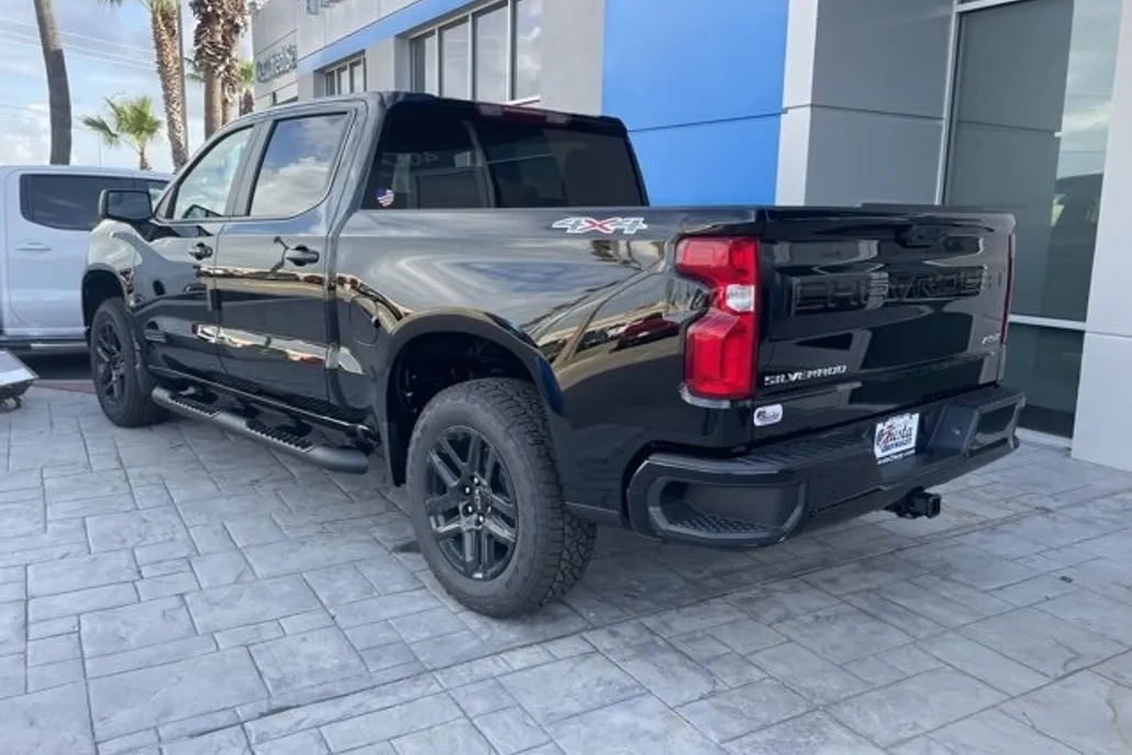 2026 Chevrolet Silverado 1500 RST photo 1
