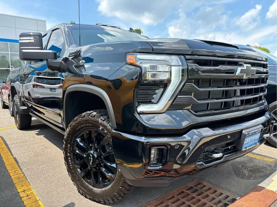 2025 Chevrolet Silverado 2500HD High Country photo 1