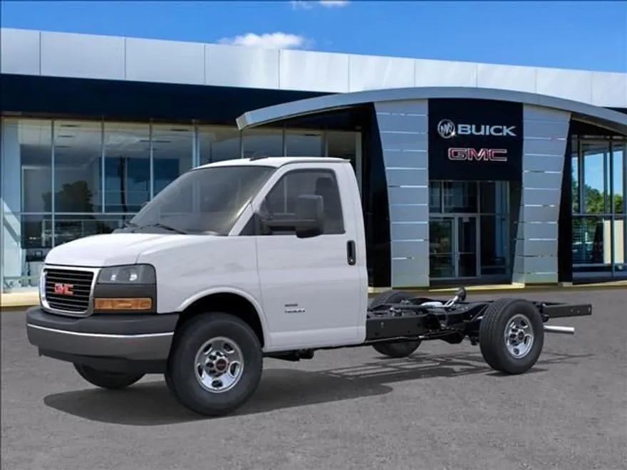2025 Gmc Savana Cutaway 3500 photo 1