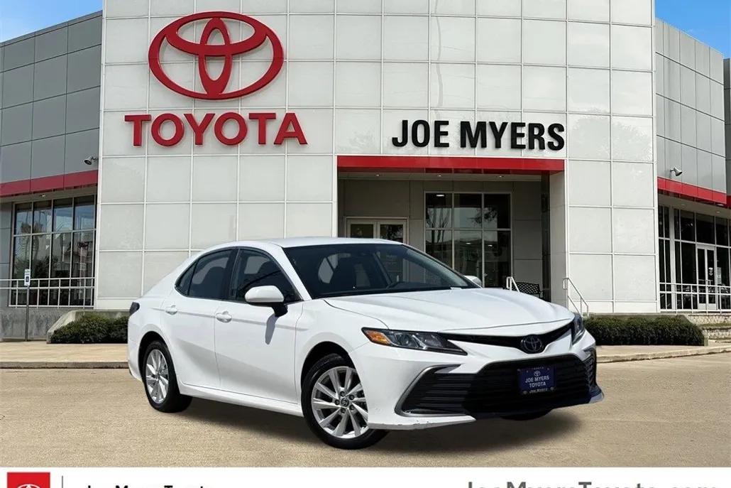 2024 Toyota Camry LE photo 1