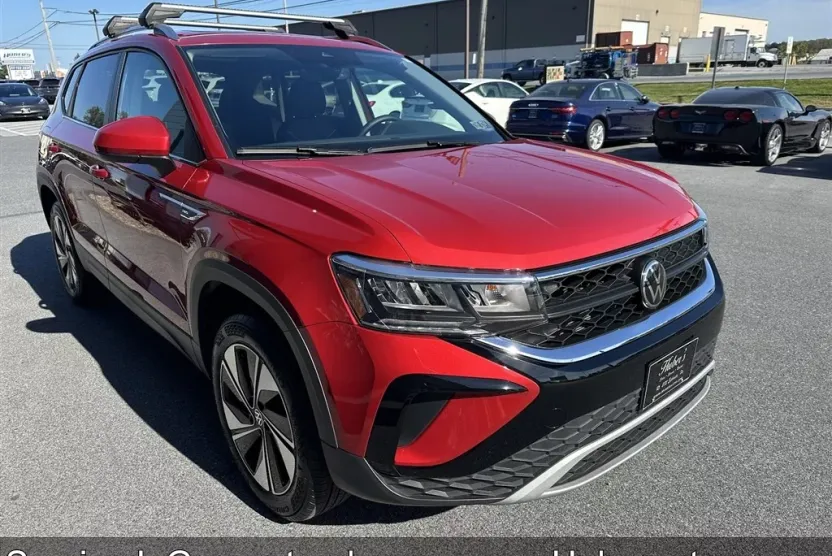 2024 Volkswagen Taos SE photo 1