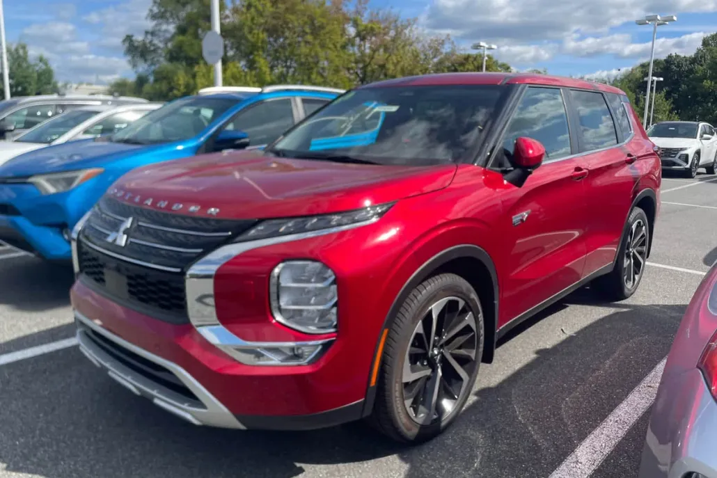 2023 Mitsubishi Outlander PHEV SE photo 1