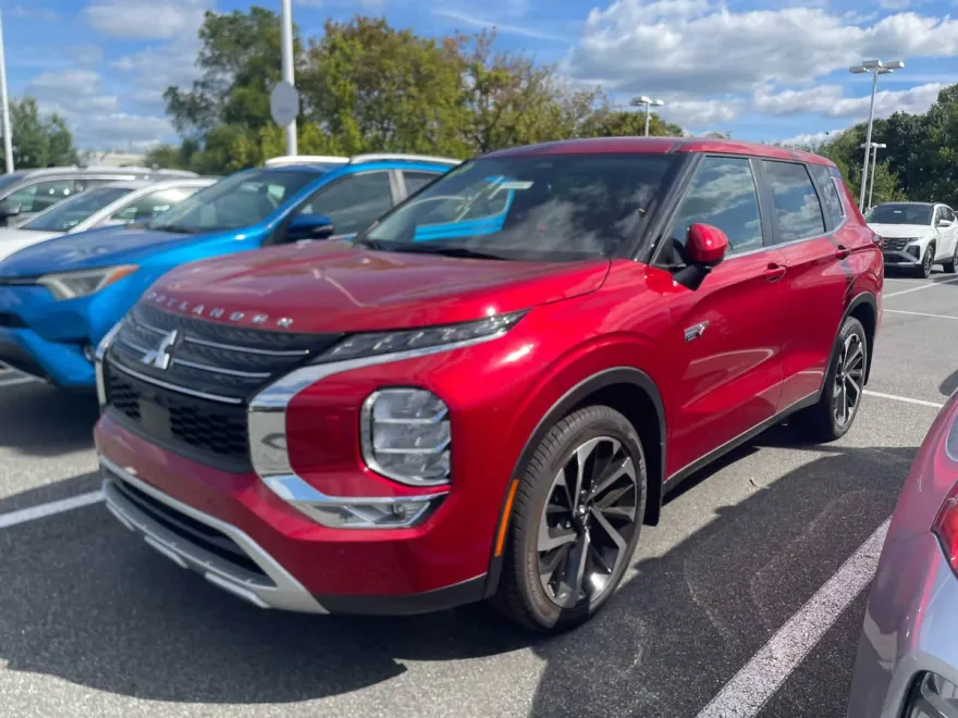2023 Mitsubishi Outlander PHEV SE photo 1