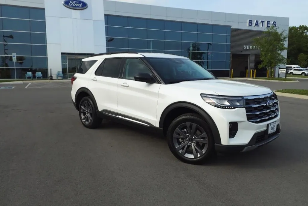2025 Ford Explorer photo 1