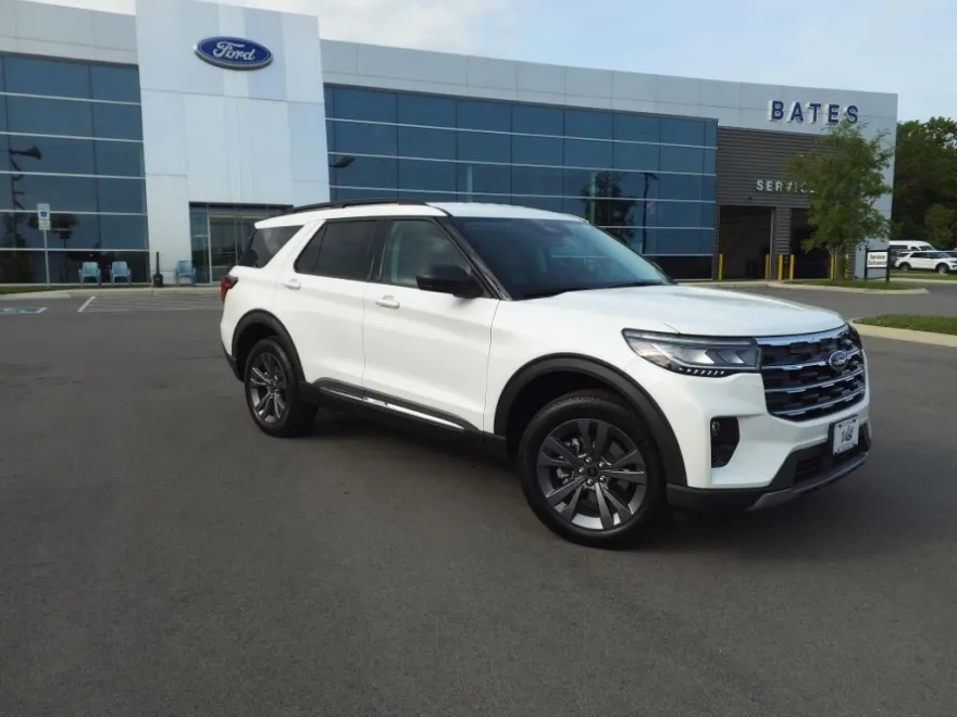 2025 Ford Explorer photo 1