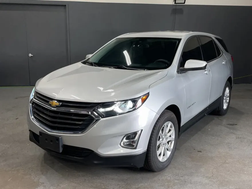 2020 Chevrolet Equinox LT photo 1
